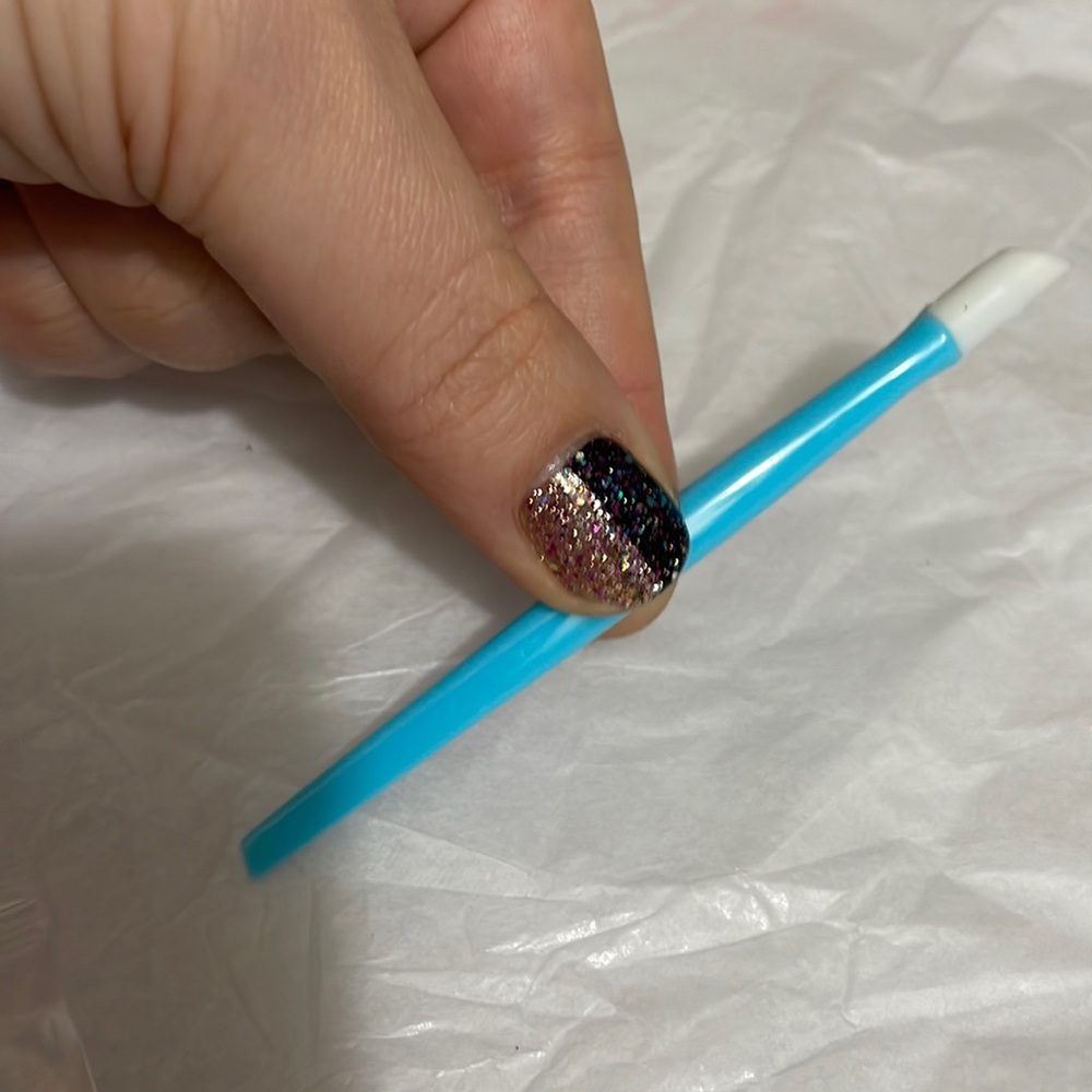 FREE color street nails mini push stick tool 1 with purchase of bundle - Picture 4 of 5
